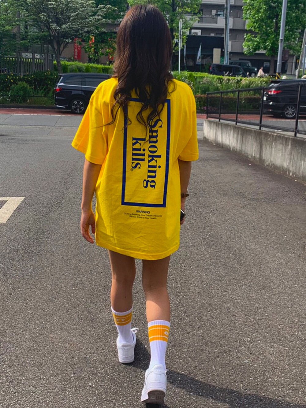 「カジュアルコーデ、これが私をアゲる服、夏コーデ、夏、スニーカーコーデ、Tシャツ、FR2、XLARGE、OBEY、AF1」｜「FR2×XLARGEのアイテム（Tシャツ/カットソー、イエロー系）」を使った、ちゃーりーさん（レディース・161cm）の春コーディネートの1枚目の写真