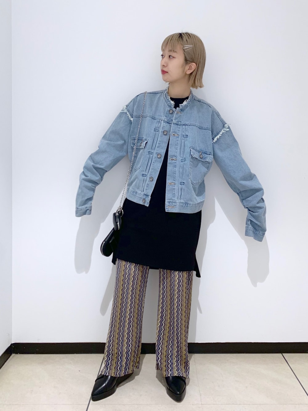「春めきシューズ、春コーデ、ジーナシス、JEANASiS、スタッフセンバツ、春アウター、Gジャン、デニムジャケット、ニットパンツ、低身長コーデ」｜「JEANASISのデザインＧジャン/931291（デニムジャケット、ブルー系）」を使った、山形真理さん（レディース・155cm）の春コーディネートの1枚目の写真