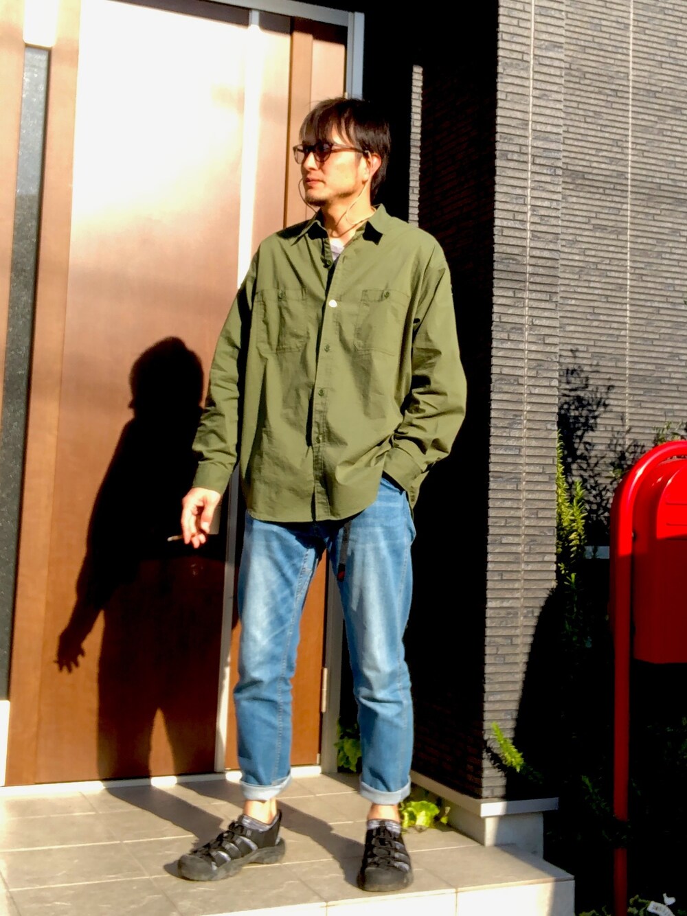「BEAMSのBEAMS / ミリタリー シャツ（シャツ/ブラウス、グリーン系）」を使った、wizさん（メンズ・176cm）の春コーディネートの1枚目の写真