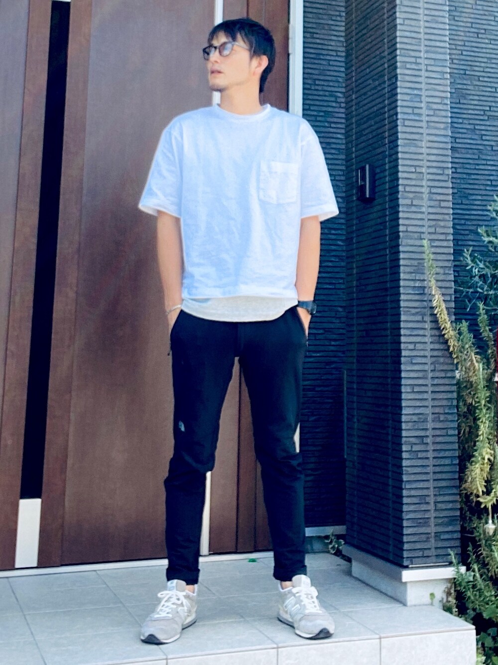 「大人カジュアル、シンプルコーデ、休日スタイル、リラックススタイル、オーバーサイズ、UNIQLO、THE NORTH FACE、New Balance、renature、レイヤードスタイル」｜「UNIQLOのオーバーサイズクルーネックT（半袖）（Tシャツ/カットソー、ホワイト系）」を使った、wizさん（メンズ・176cm）の秋コーディネートの1枚目の写真