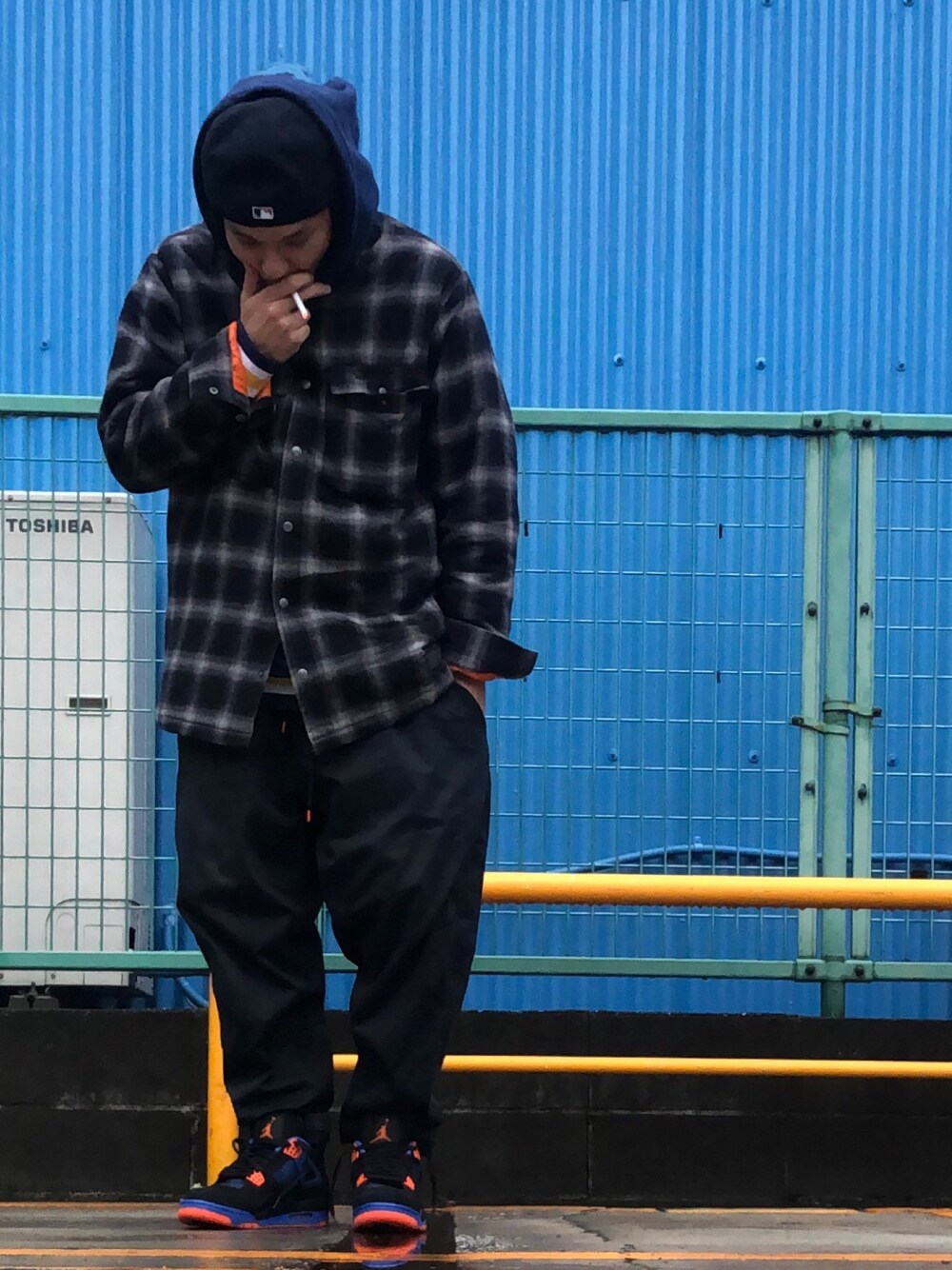 「NIKE、休日スタイル、ラフ、ストリート、スニーカー、秋冬コーデ、ビッグシルエット、ブラック、オトナカジュアル、シャツスタイル」｜「KSUBIのアイテム（ジャケット/アウター、ブラック系）」を使った、mtnbさん（メンズ・170cm）の秋コーディネートの1枚目の写真
