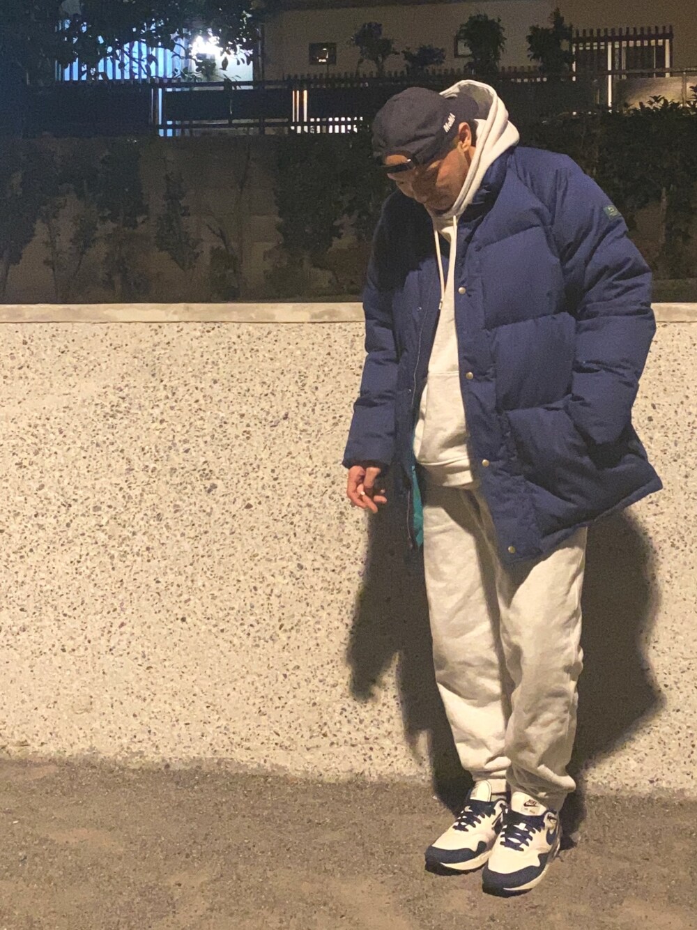 「ビッグシルエット、大人コーデ、オトナカジュアル、ストリートコーデ、秋冬コーデ、ootd、大人カジュアル、セットアップ、スニーカー、ストリート」｜「AIME LEON DOREのアイテム（ダウンジャケット/コート、ブルー系）」を使った、mtnbさん（メンズ・170cm）の冬コーディネートの1枚目の写真
