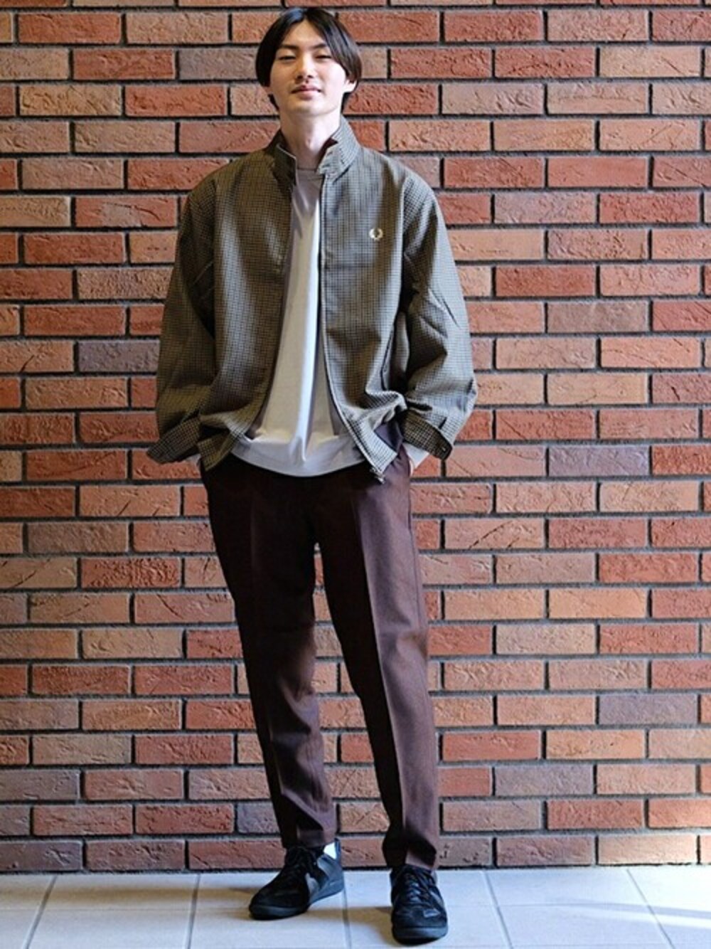 「ジャケット、アウター、チェック柄、SHIPS、ジャケットスタイル、秋コーデ」｜「FRED PERRYの【SHIPS別注】FRED PERRY: TW ハリントンジャケット 20FW（ブルゾン、ブラウン系）」を使った、森川さん（メンズ・183cm）の秋コーディネートの1枚目の写真