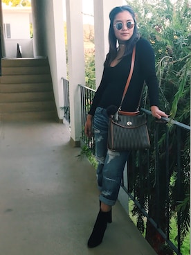 「VINTAGE（ヴィンテージ）のアイテム（メッセンジャーバッグ）」を使った、Mariel K Mendozaさん（レディース・160cm）の春コーディネート