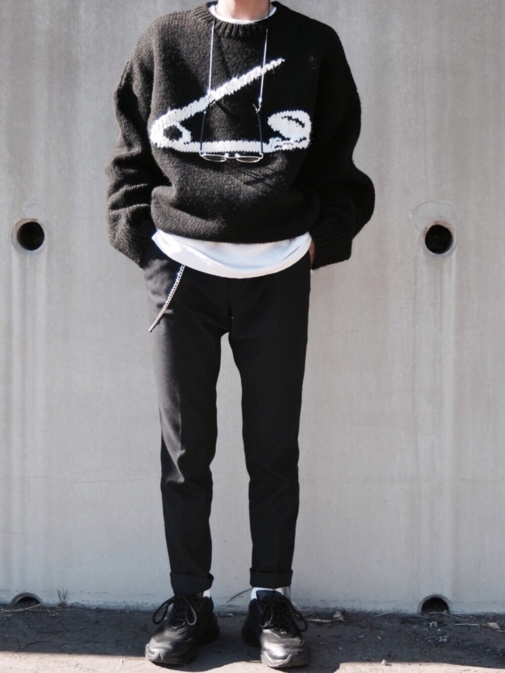 「秋のコーデ、秋冬、オーバーサイズ、大人カジュアル、黒、ZARA、カジュアルコーデ、ダッドスニーカー、PUMA、モード系」｜「ZARAのアイテム（ニット/セーター、ブラック系）」を使った、zaoldyeck(ゼノ)さん（メンズ・168cm）の冬コーディネートの1枚目の写真