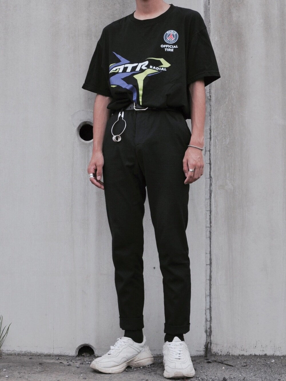 「古着、古着MIX、カジュアル、スポーツミックス、スポーツmix、カジュアルコーデ、シンプル、シンプルコーデ、Tシャツ」｜「古着のアイテム（Tシャツ/カットソー、ブラック系）」を使った、zaoldyeck(ゼノ)さん（メンズ・168cm）の夏コーディネートの1枚目の写真