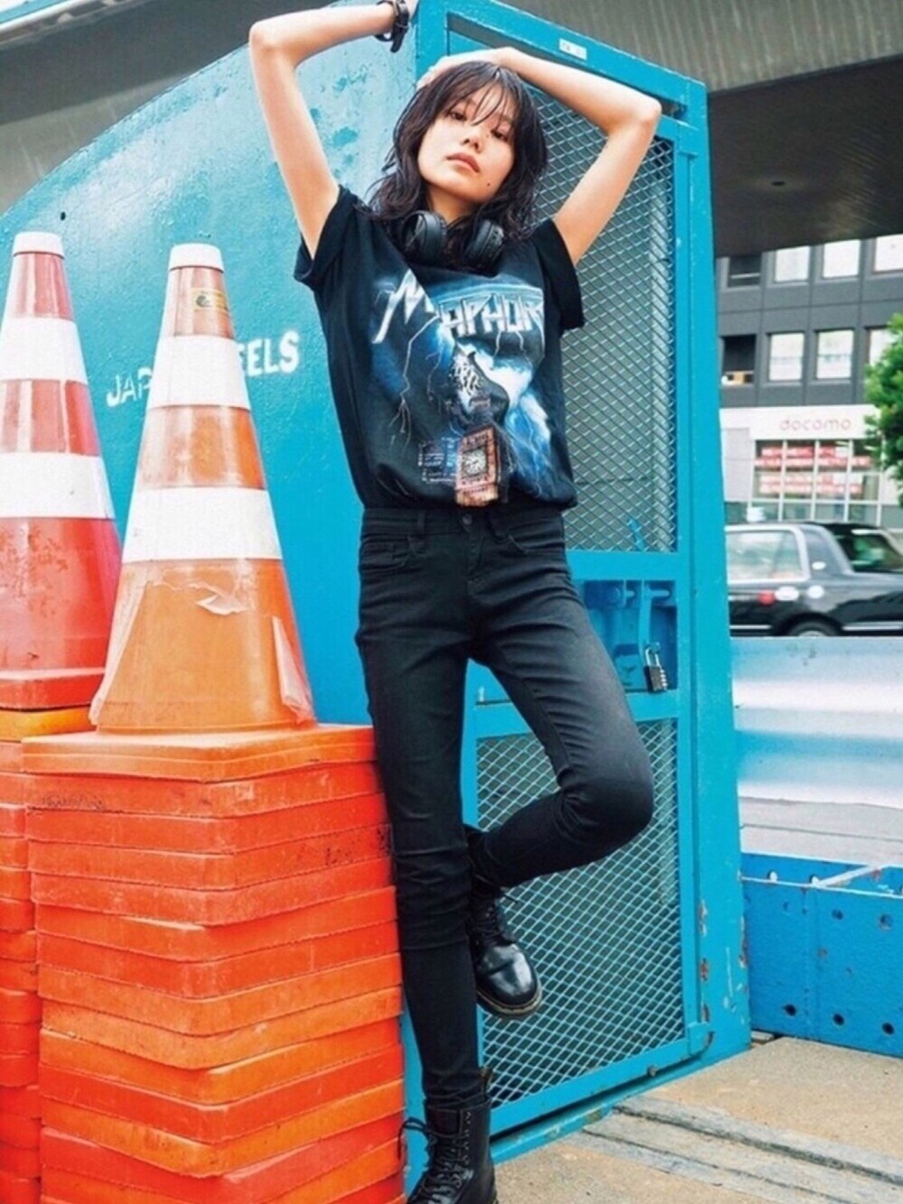 「Metaphor…、WOMEN、mode、nylonjapan、Tシャツ」｜「Metaphor…のアイテム（Tシャツ/カットソー、ブラック系）」を使った、Metaphor…さん（レディース・163cm）の夏コーディネートの1枚目の写真