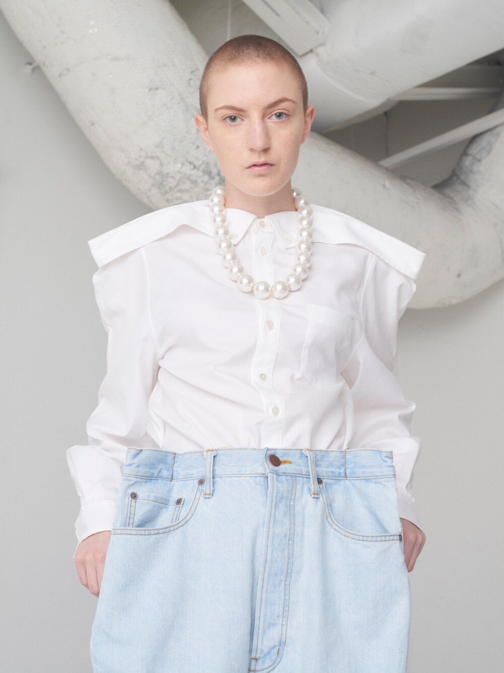 「Metaphor…、WOMEN、18ss、mode、JFW」｜「Metaphor…のアイテム（シャツ/ブラウス、ホワイト系）」を使った、Metaphor…さん（レディース・165cm）の秋コーディネートの1枚目の写真