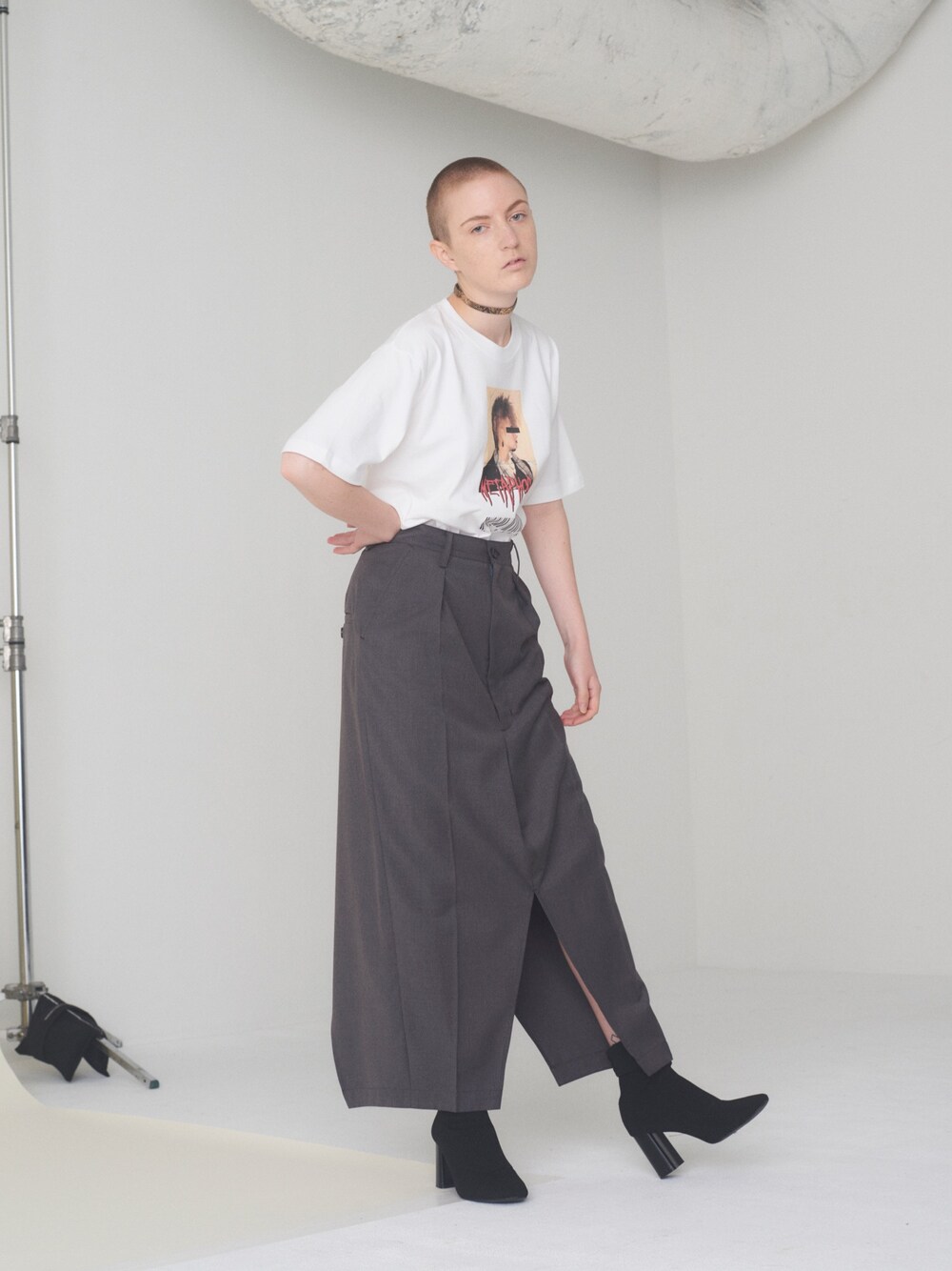 「Metaphor…、WOMEN、18ss、mode、JFW」｜「Metaphor…のアイテム（スカート、グレー系）」を使った、Metaphor…さん（レディース・165cm）の秋コーディネートの1枚目の写真