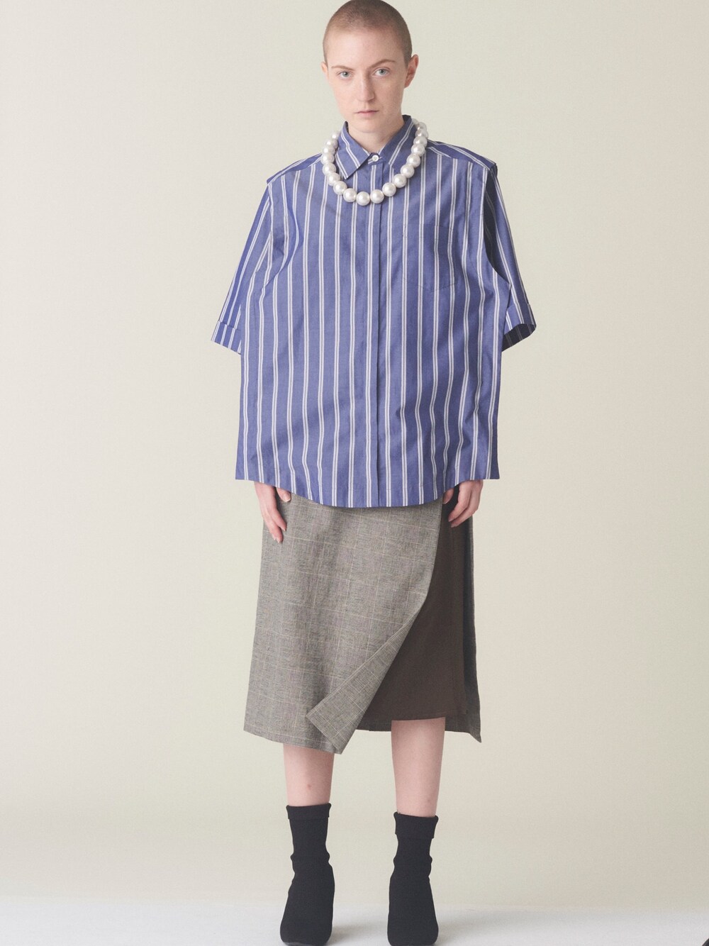 「Metaphor…、WOMEN、18ss、mode、JFW」｜「Metaphor…のアイテム（シャツ/ブラウス、ブルー系）」を使った、Metaphor…さん（レディース・165cm）の秋コーディネートの1枚目の写真