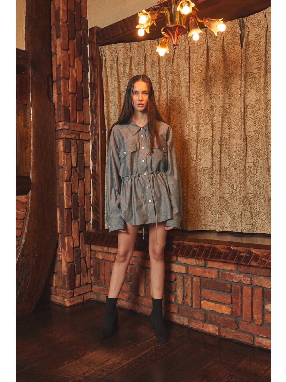 「WOMEN、mode、Metaphor…、19ss」｜「Metaphor…のアイテム（シャツ/ブラウス、グレー系）」を使った、Metaphor…さん（レディース・174cm）の秋コーディネートの1枚目の写真