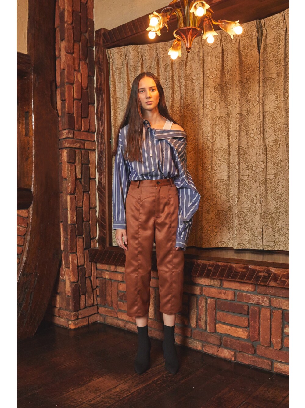 「WOMEN、mode、Metaphor…、19ss」｜「Metaphor…のアイテム（シャツ/ブラウス、ブルー系）」を使った、Metaphor…さん（レディース・174cm）の秋コーディネートの1枚目の写真
