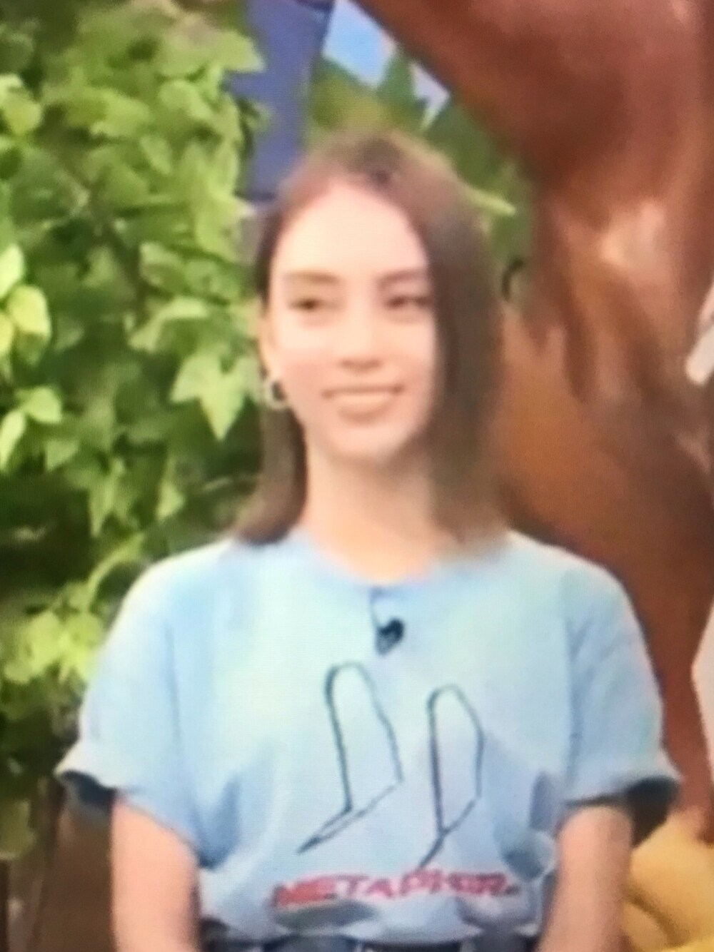 「Metaphor…、WOMEN、大人カジュアル、mode、滝沢カレン」｜「Metaphor…のアイテム（Tシャツ/カットソー、ブルー系）」を使った、Metaphor…さん（レディース・170cm）の春コーディネートの1枚目の写真