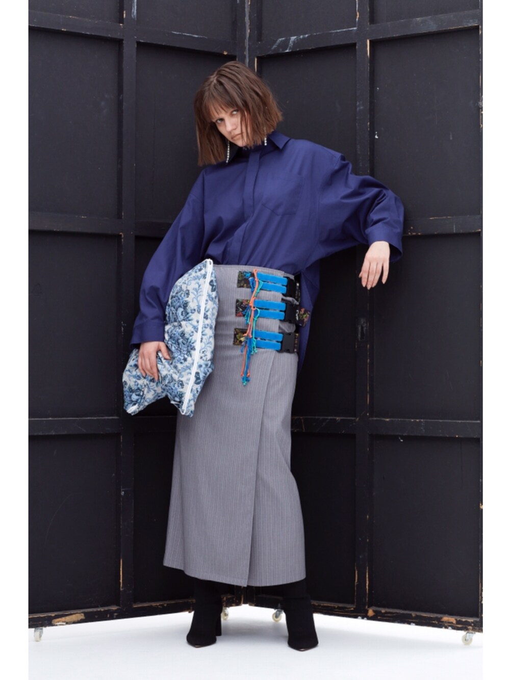 「お洒落さんとつながりたい、カジュアル、Metaphor…、WOMEN、mode」｜「Metaphor…のアイテム（スカート、グレー系）」を使った、Metaphor…さん（レディース・172cm）の冬コーディネートの1枚目の写真