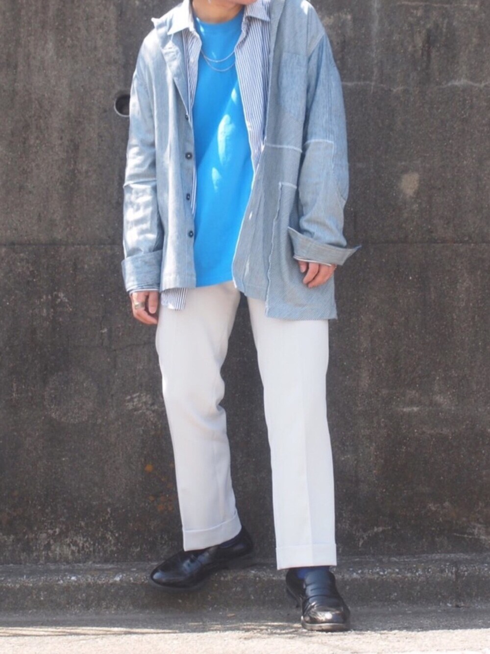 「LIAM HODGESのアイテム（シャツ/ブラウス、ブルー系）」を使った、yuuichroさん（メンズ・168cm）の春コーディネートの1枚目の写真