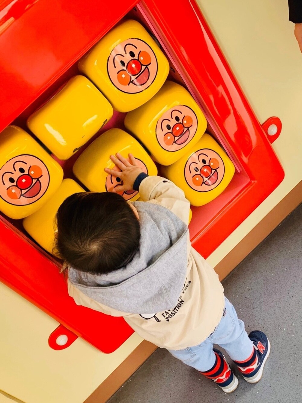 「パステル映える春、キッズコーデ」｜「ZARA KIDSのアイテム（ジャケット/アウター、ベージュ系）」を使った、shht さん（メンズ・80cm）の春コーディネートの1枚目の写真