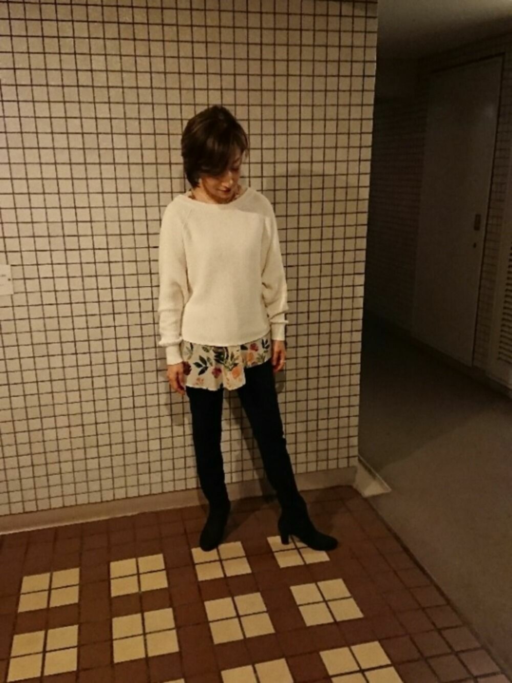 「theoryのアイテム（ニット/セーター、ホワイト系）」を使った、りんりんさん（レディース・160cm）の冬コーディネートの1枚目の写真