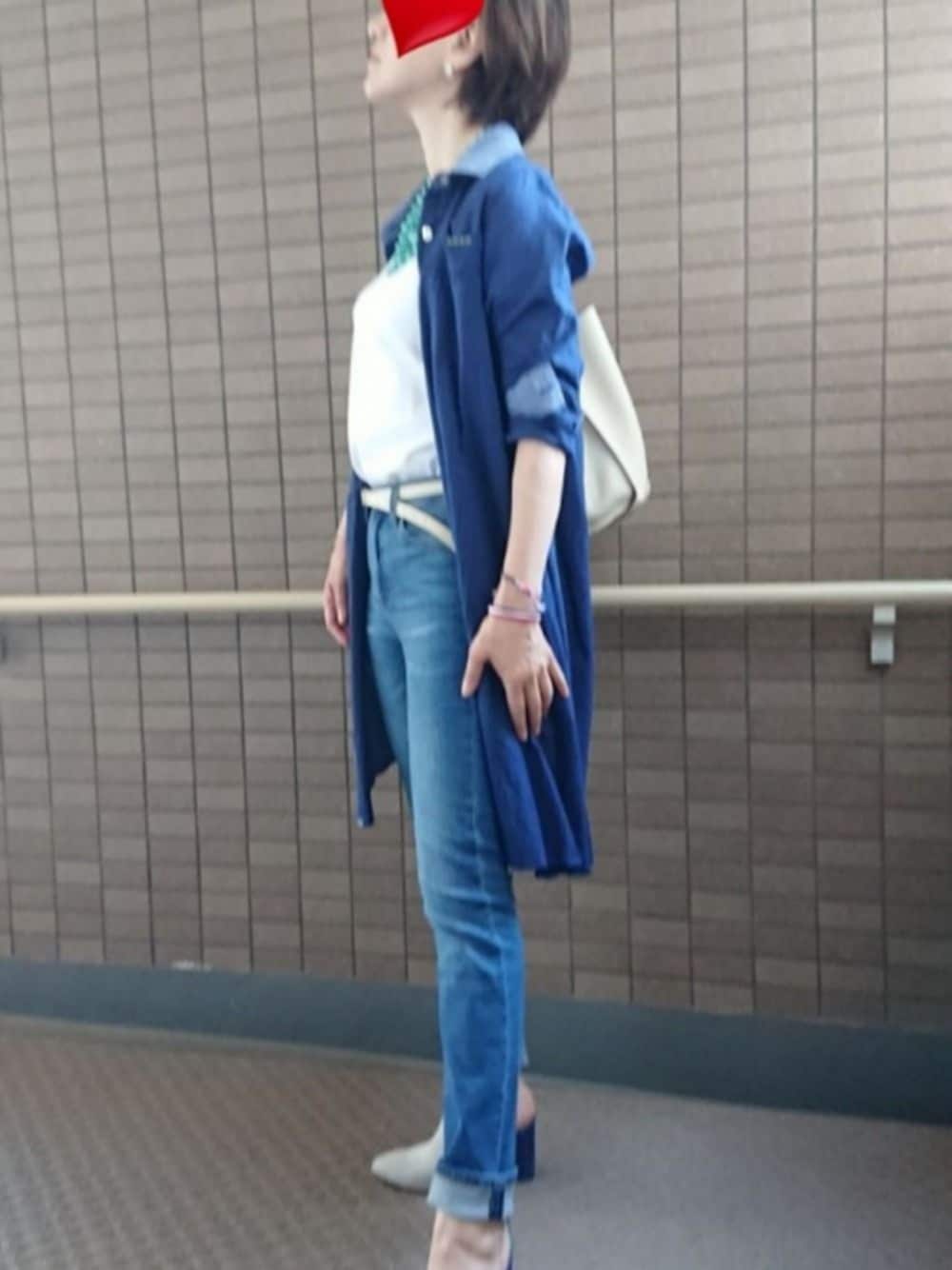 「UNIQLOのアイテム（デニムパンツ、ブルー系）」を使った、りんりんさん（レディース・160cm）の春コーディネートの1枚目の写真