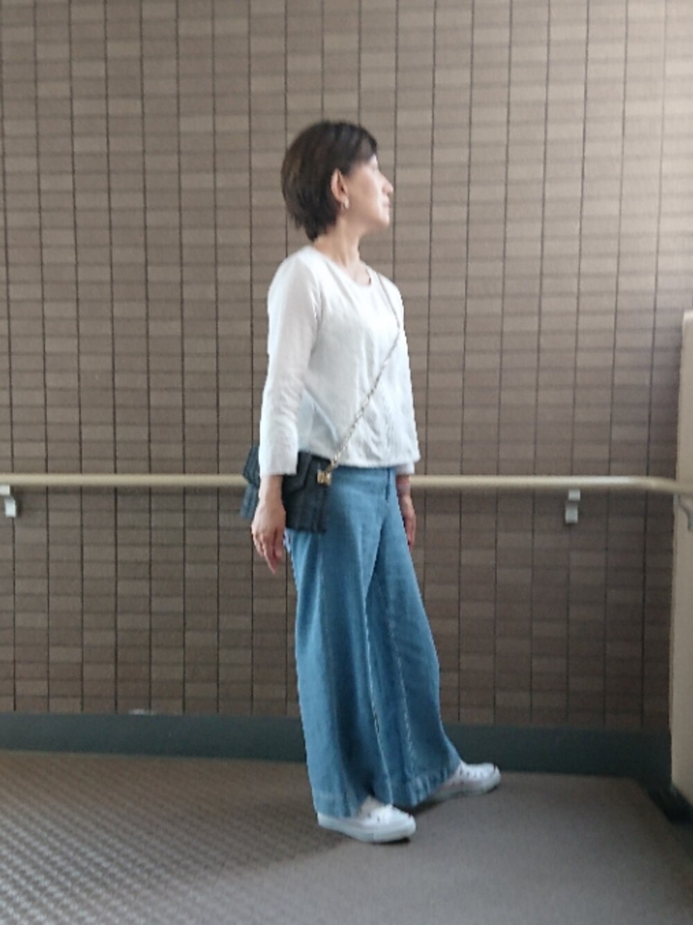 「ZARAのアイテム（シャツ/ブラウス、ホワイト系）」を使った、りんりんさん（レディース・160cm）の春コーディネートの1枚目の写真