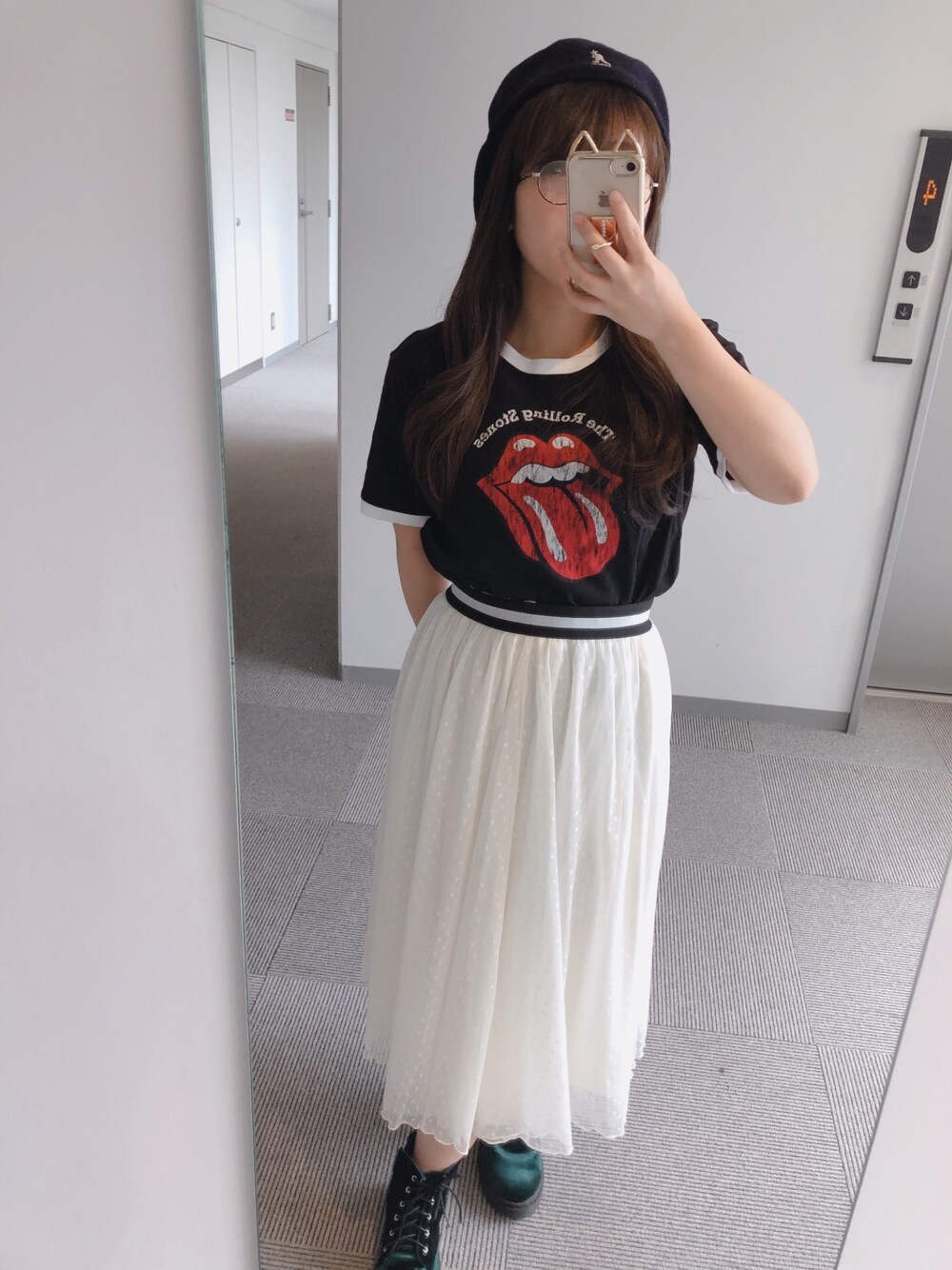 「THE ROLLING STONES、GU、Tシャツ、KANGOL、カジュアルコーデ、ロゴT、シンプル、コラボTシャツ」｜「GUのアイテム（Tシャツ/カットソー、ブラック系）」を使った、momoKoさん（レディース・150cm）の春コーディネートの1枚目の写真