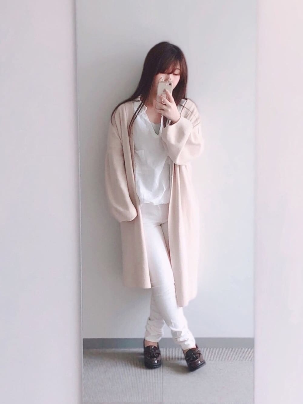 「平成最後のWEARISTAセンバツ、シンプルコーデ、ホワイト、ハニーズ、ジーナシス、カジュアルガーリー、低身長、おしゃれさんと繋がりたい」｜「JEANASISのアイテム（シャツ/ブラウス、ホワイト系）」を使った、momoKoさん（レディース・150cm）の春コーディネートの1枚目の写真