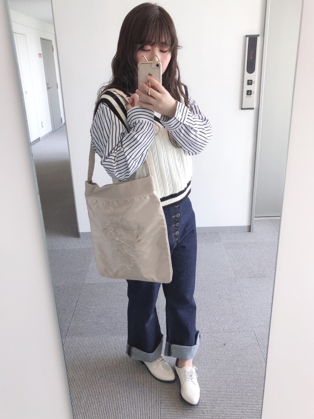 「春コーデ、カジュアルコーデ、おしゃれさんと繋がりたい、デニムパンツ、スクールガール、ボーイッシュ、casselini、キャセリーニ、GROBAL WORK、WEGO」｜「WEGOのpolo assenコラボアイテム（ベスト、ホワイト系）」を使った、momoKoさん（レディース・150cm）の春コーディネートの1枚目の写真