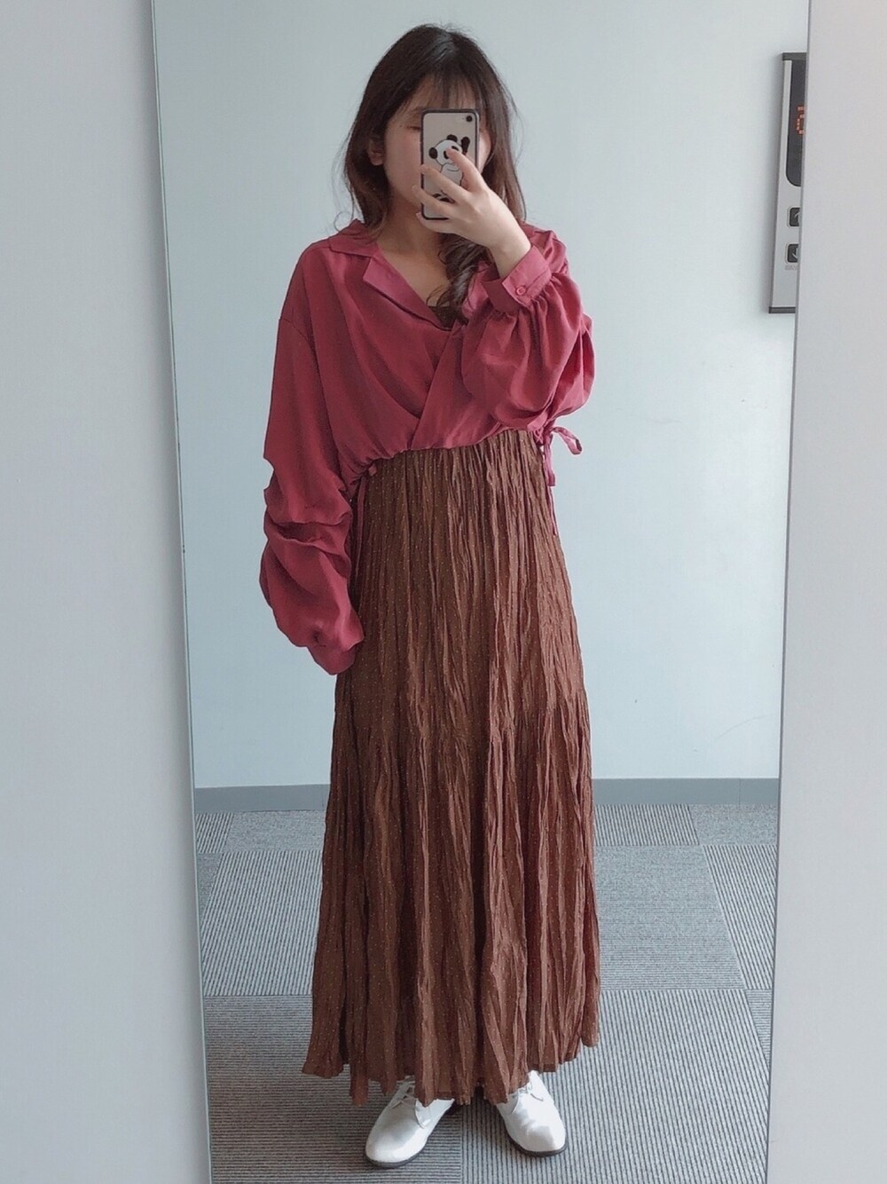 「ブラウンコーデ、ユニクロ、ワンピース、ピンク、おしゃれさんと繋がりたい、低身長」｜「UNIQLOのツイストプリーツワンピース（ノースリーブ）（ワンピース、ブラウン系）」を使った、momoKoさん（レディース・150cm）の夏コーディネートの1枚目の写真
