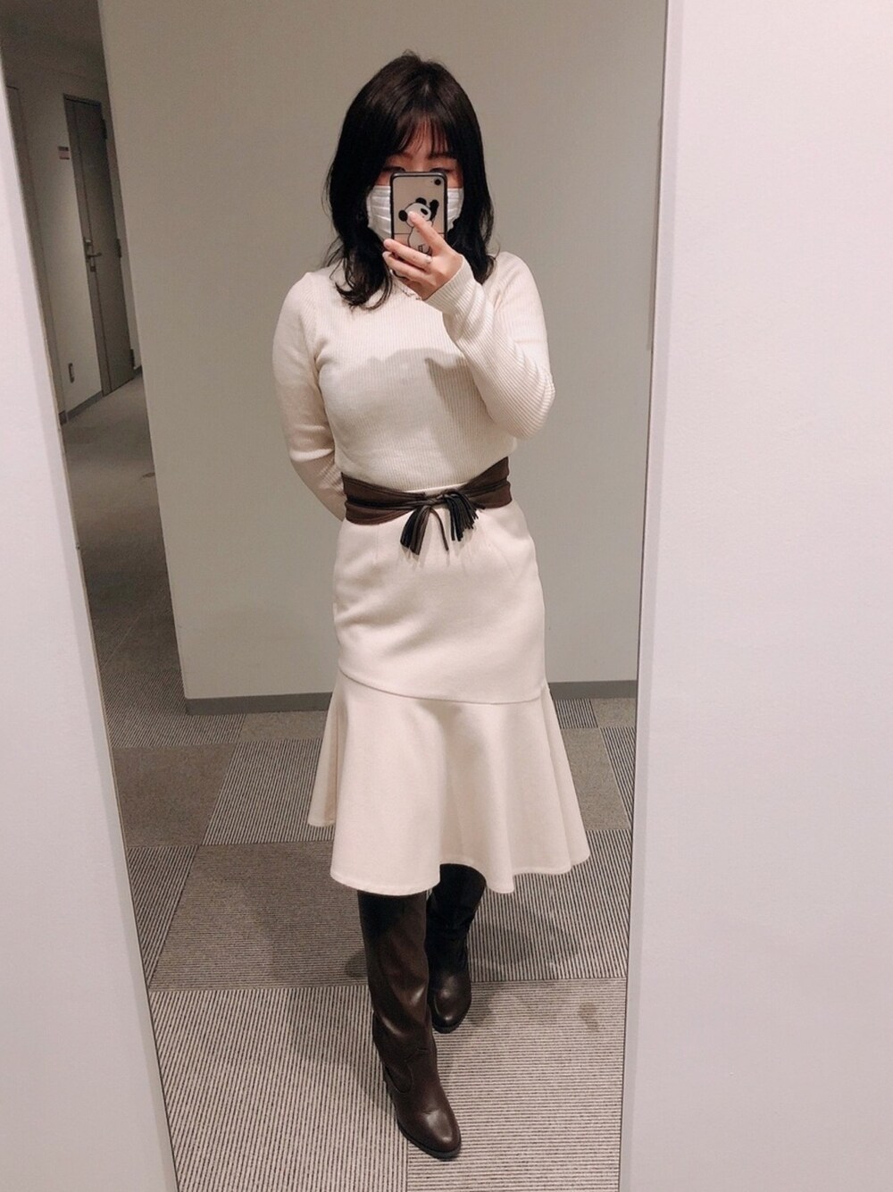 「レザーLOVEスナップ、ブーツ、フーズフーチコ、おしゃれさんと繋がりたい、低身長、秋冬コーデ、休日スタイル」｜「GUのアイテム（スカート、ホワイト系）」を使った、momoKoさん（レディース・150cm）の秋コーディネートの1枚目の写真