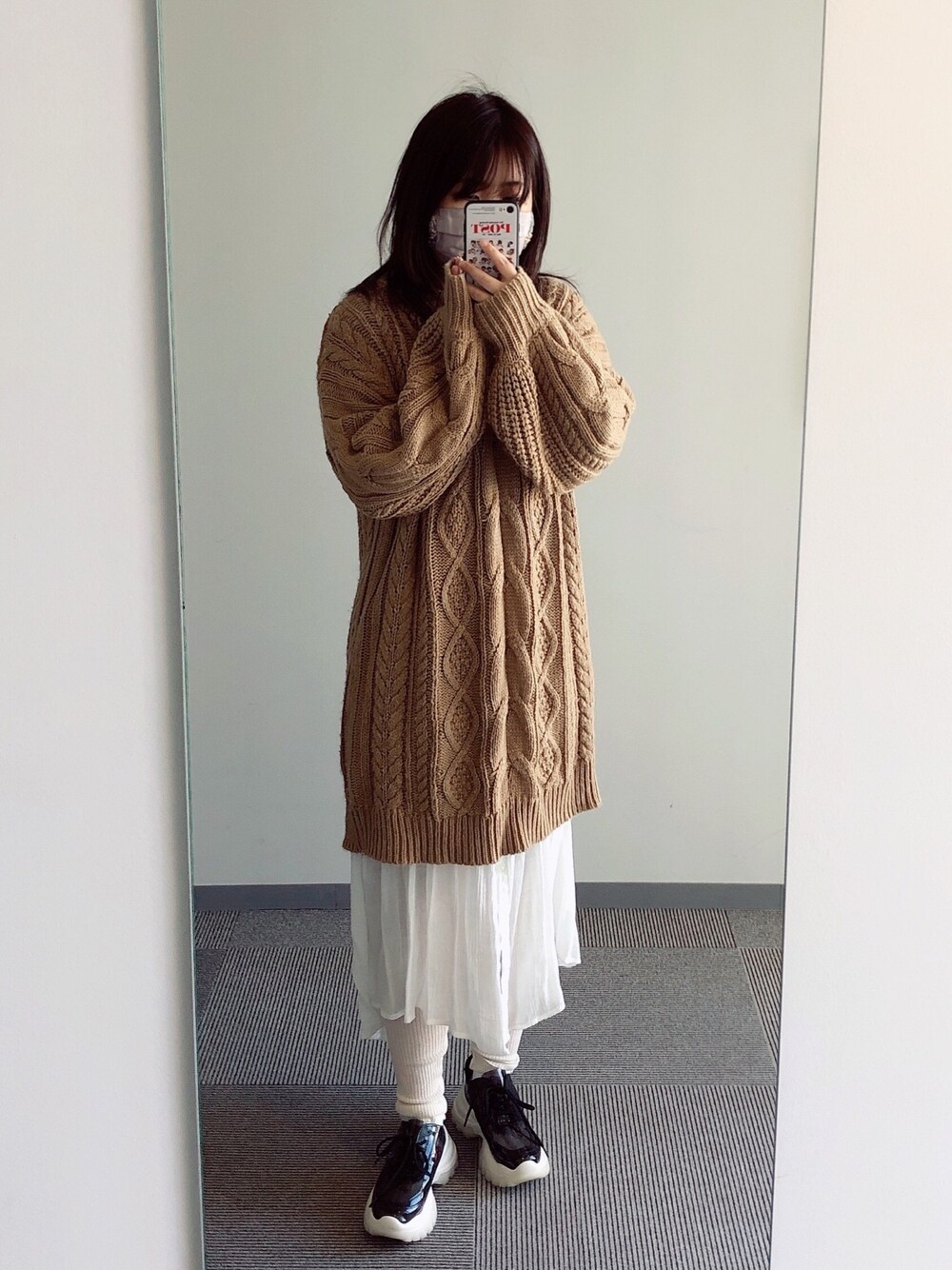 「OLIVE des OLIVE、ニットワンピース、ブラウン、おしゃれさんと繋がりたい、低身長」｜「OLIVE des OLIVEの【ケーブル柄シリーズ】ケーブルニットワンピース（ワンピース、ベージュ系）」を使った、momoKoさん（レディース・150cm）の冬コーディネートの1枚目の写真