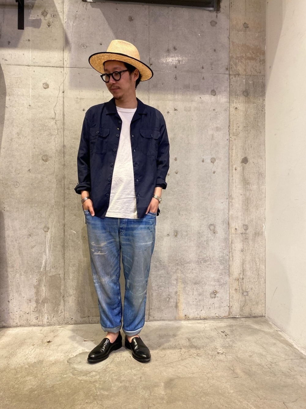 「シャツスタイル、シャツジャケット、デニム、春夏コーデ、リラックスパンツ、リラックススタイル、Tシャツ、ジャケット、革靴、ハット」｜「GIANNETTOのGIANNETTO(ジャンネット) シャツジャケット ペイズリー（シャツ/ブラウス、ブルー系）」を使った、sandinistaさん（メンズ・170cm）の春コーディネートの1枚目の写真