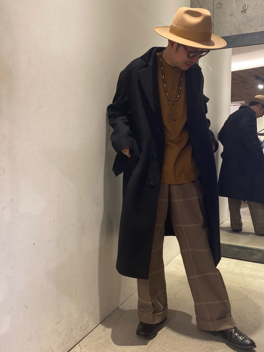 「オーバーサイズ、チェスターコート、秋服、秋コーデ、ビックシルエット、革靴、黒、バンドカラーシャツ、秋のマイ旬スタイル、ロングコート」｜「HEVOのhevo (イーヴォ) ﾍﾞﾙﾄ付きﾁｪｸﾀｰｺｰﾄ（ステンカラーコート、ブラック系）」を使った、sandinistaさん（メンズ・170cm）の秋コーディネートの1枚目の写真
