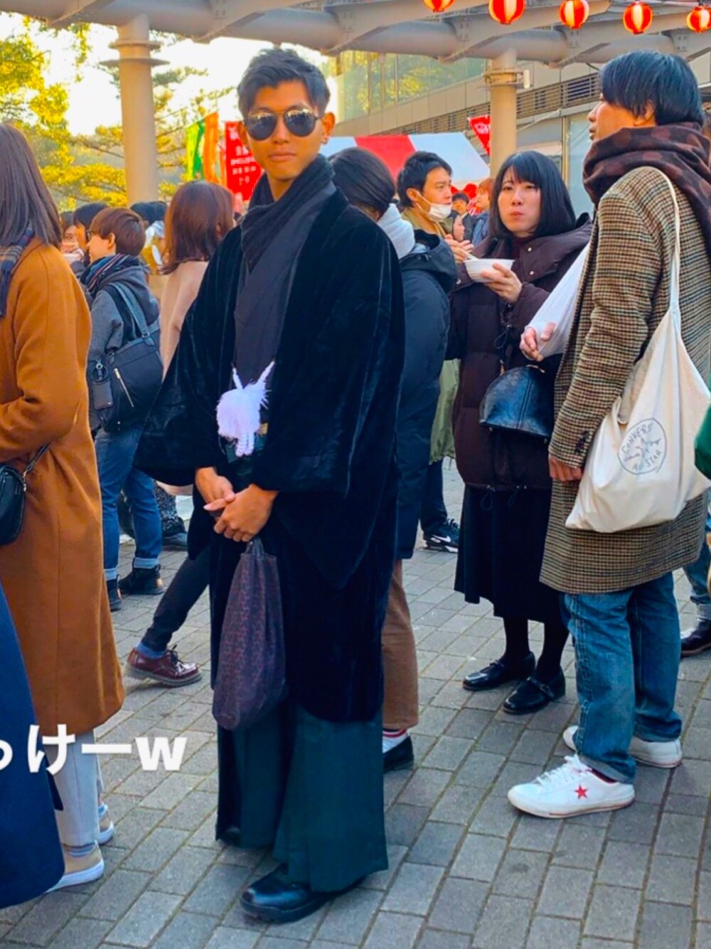 「着物、袴、初詣、成人式、冬コーデ、ブラック、ベロア、ベルベット、休日スタイル、和装」｜「KYOETSUのアイテム（その他アウター、ブラック系）」を使った、誠さん（メンズ・170cm）の冬コーディネートの1枚目の写真