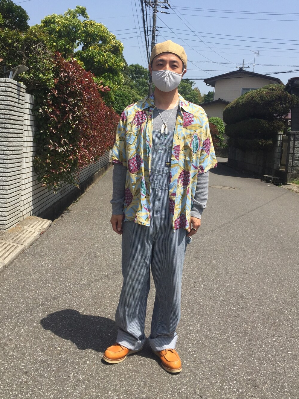 「reyn spoonerのアイテム（シャツ/ブラウス、イエロー系）」を使った、わんわんもこもこさん（メンズ・175cm）の春コーディネートの1枚目の写真
