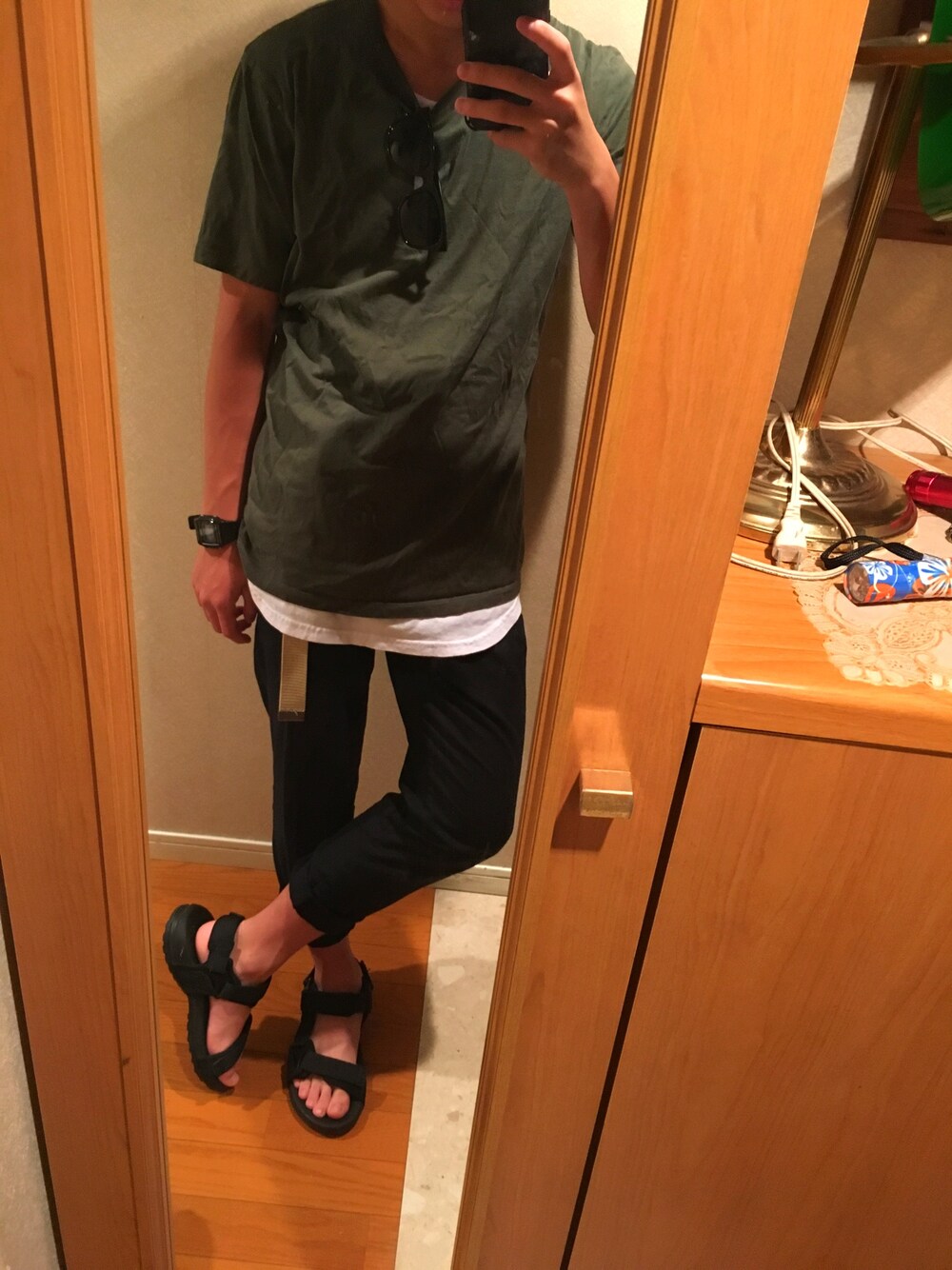 「UNIQLOのドライカラーVネックT（半袖）（Tシャツ/カットソー、ホワイト系）」を使った、Takutoさん（メンズ・167cm）の春コーディネートの1枚目の写真