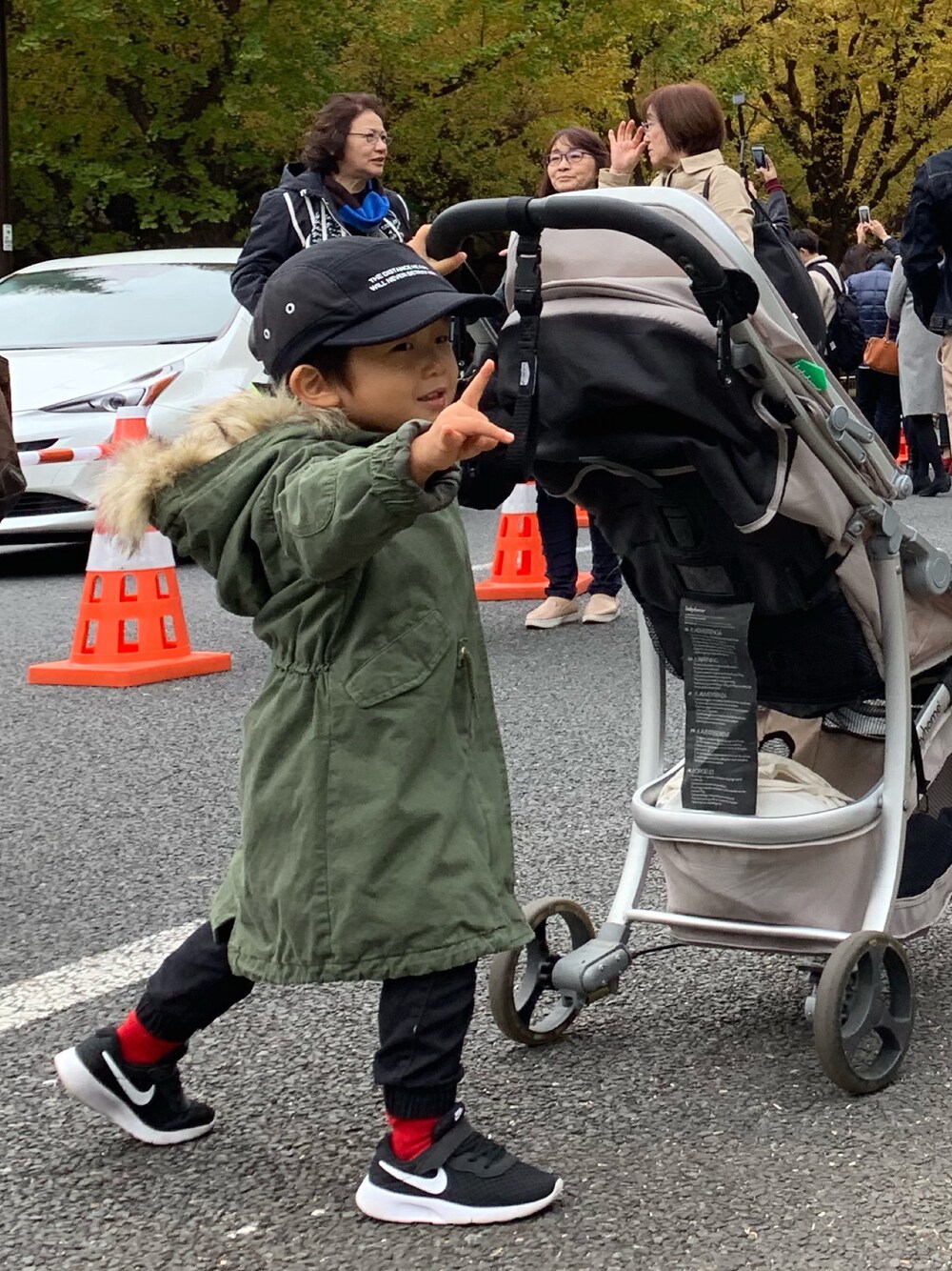 「モッズコート、男の子、男の子コーデ、2歳、3歳、カジュアルコーデ、プチプラコーデ、コート、キッズコーデ、キッズファッション」｜「GAPの3-In-1 ボアパーカー（モッズコート、グリーン系）」を使った、JUNKOさん（レディース・168cm）の秋コーディネートの1枚目の写真