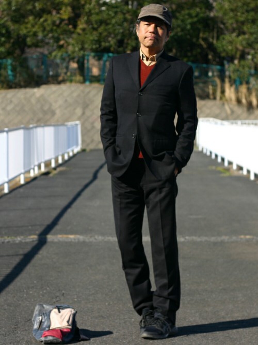 「COMME CA DU MODEのComme ça du Mode Slim Suit（セットアップ、ブラック系）」を使った、Hidezumiさん（メンズ・174cm）の冬コーディネートの1枚目の写真