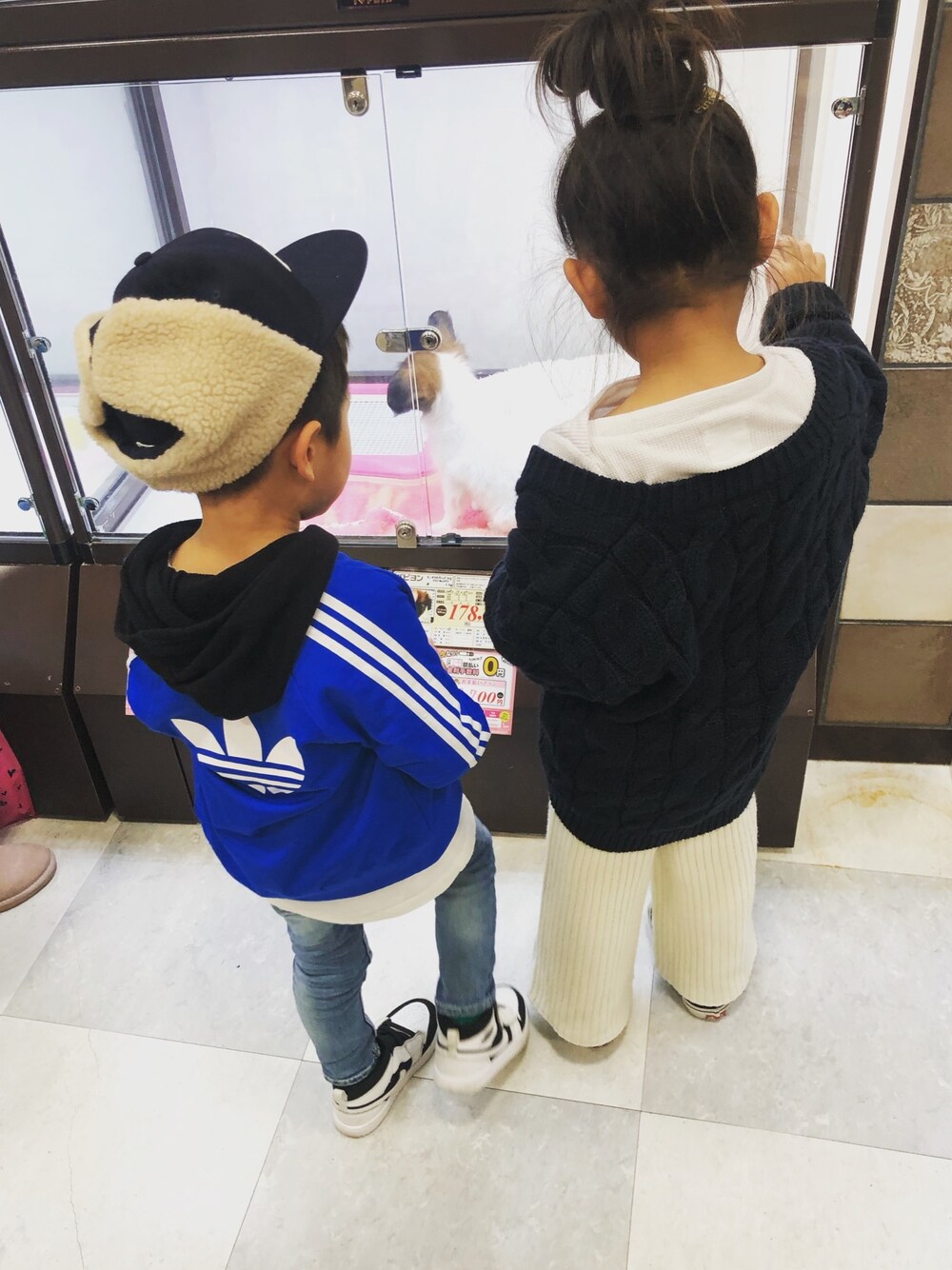 「休日スタイル、冬アウター着回しチャレンジ、キッズファッション、おしゃれさんと繋がりたい、GU、プチフラコーデ」｜「GUのアイテム（カーディガン/ボレロ、ブルー系）」を使った、mikaさん（キッズ・100cm）の冬コーディネートの1枚目の写真