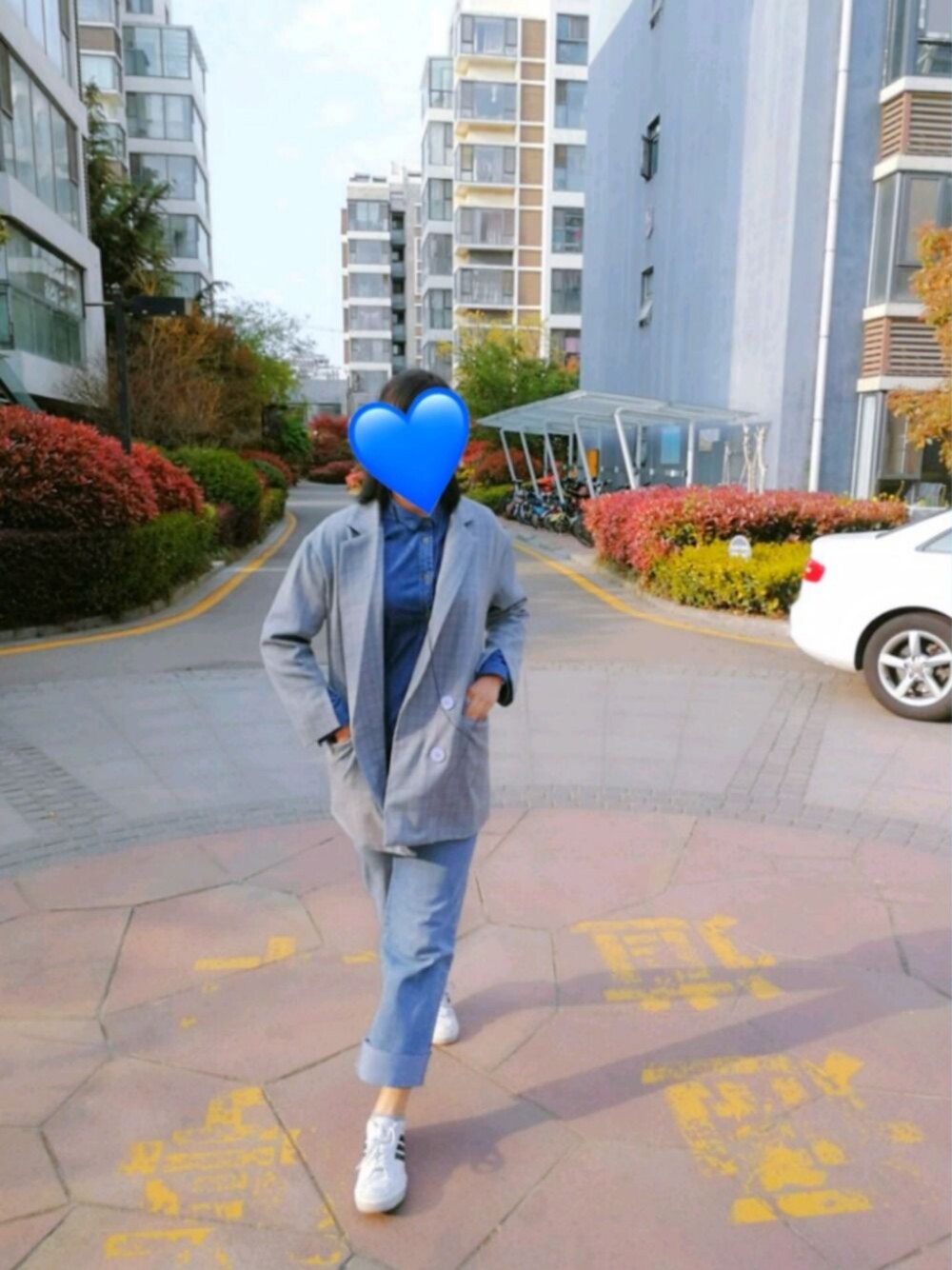 「adidasのアイテム（スニーカー、ホワイト系）」を使った、芳心纵火犯Gさん（レディース・173cm）の春コーディネートの1枚目の写真