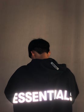 「FOG ESSENTIALS（エフオージーエッセンシャルズ）の【FEAR OF GOD ESSENTIALS】REFLECTIVE Pullover Hoodie 2/リフレクター プルパーカー/フィアオブゴッド エッセンシャルズ（パーカー、ホワイト系）」を使った、Daniel Huangさん（メンズ）の春コーディネート