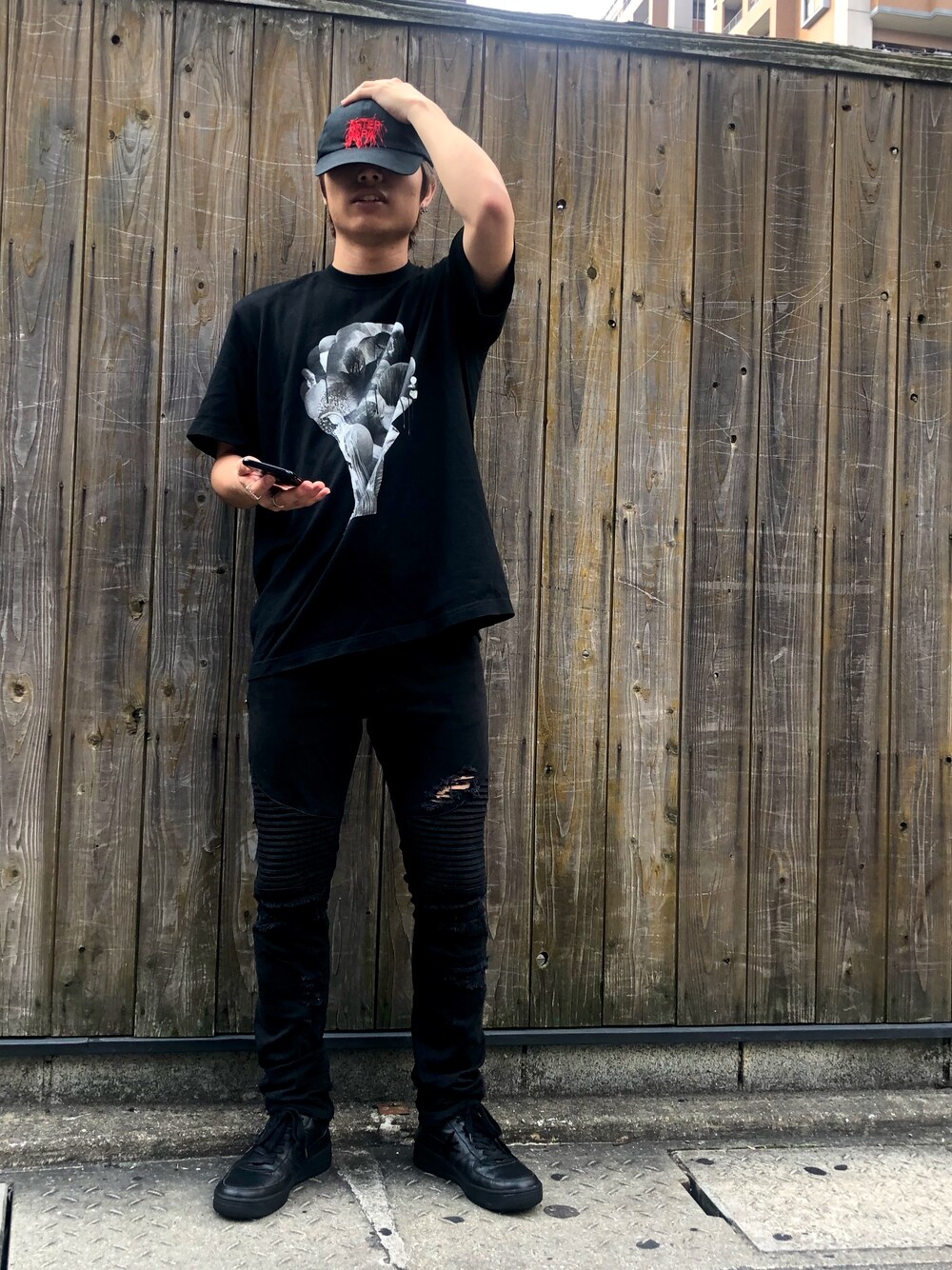 「ジョンローレンスサリバン、ブラックコーデ、スターウォーク、Tシャツ、ワントーンコーデ、リング、Dior、JOHN LAWRENCE SULLIVAN、メンズファッション、いいね、save、フォローお願いします🤑」｜「JOHN LAWRENCE SULLIVANの【JOHN LAWRENCE SULLIVAN】コラージュ プリントティー（Tシャツ/カットソー、ブラック系）」を使った、junkichiさん（メンズ・170cm）の夏コーディネートの1枚目の写真