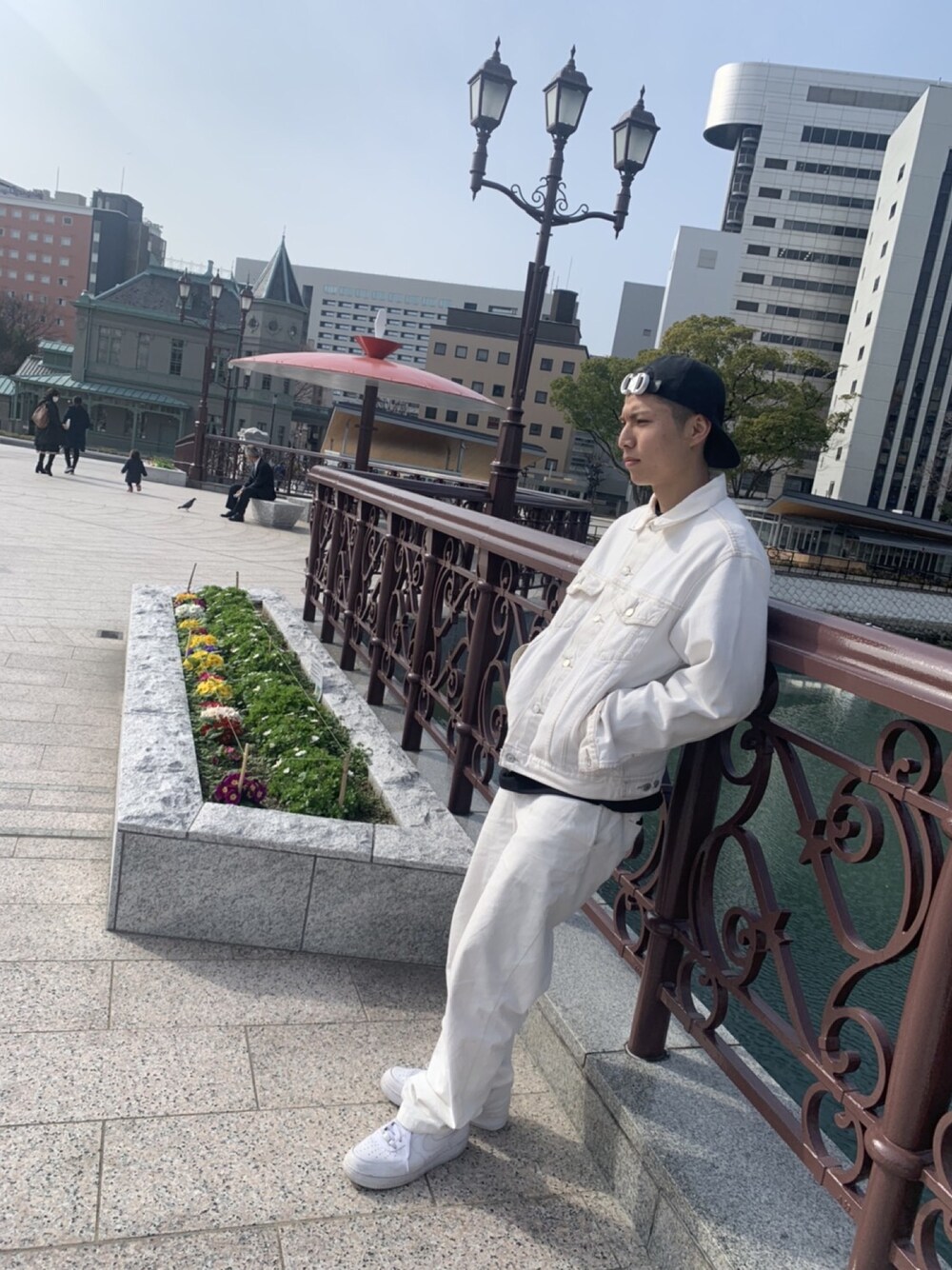 「ストリート、おしゃれさんと繋がりたい、今日のコーデ、オールホワイトコーデ、メンズファッション」｜「Levi'sのLevi's - デニム ジャケット - men - コットン - L（デニムジャケット、ホワイト系）」を使った、junkichiさん（メンズ・167cm）の冬コーディネートの1枚目の写真