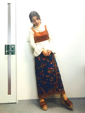 「アイテム（その他トップス、ブラウン系）」を使った、スザンヌさん（レディース・165cm）の秋コーディネート