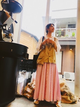 「ワークベスト」｜「アイテム（バッグ）」を使った、スザンヌさん（レディース・165cm）の春コーディネート
