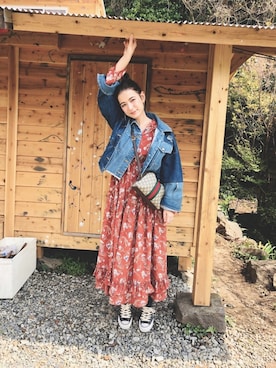 「AULA（アウラ）のアイテム」を使った、スザンヌさん（レディース・165cm）の春コーディネート