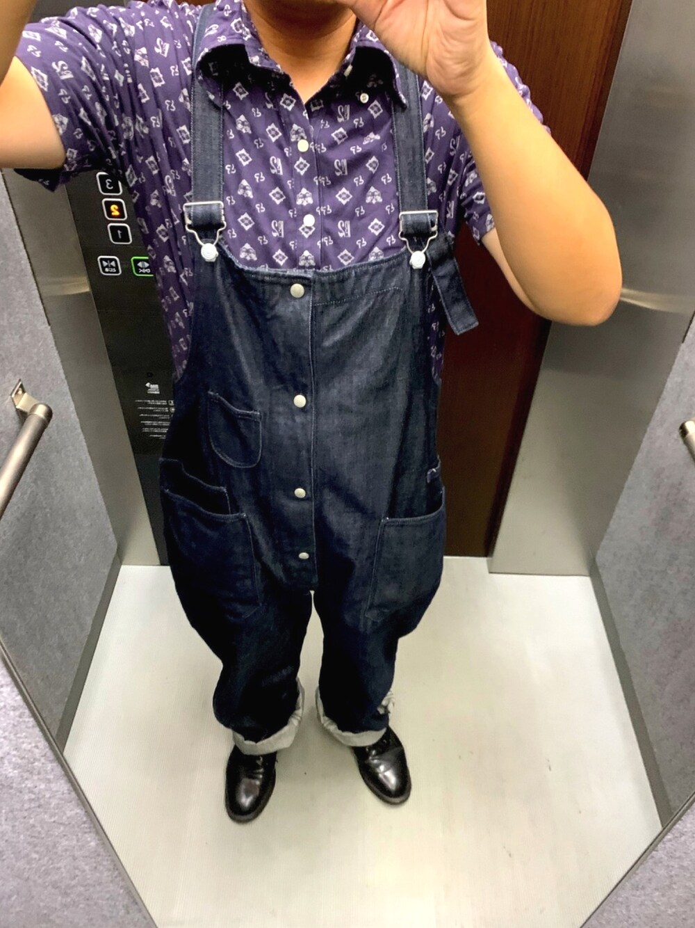「オーバーオール、EVISU、ふとっちょコーデ」｜「EVISUのアイテム（つなぎ/オールインワン、ブルー系）」を使った、かづをさん（メンズ・178cm）の秋コーディネートの1枚目の写真