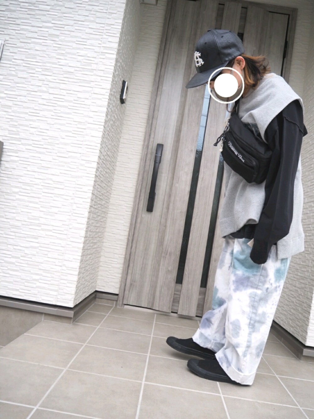 「今日のコーデ、OOTD、ストリートコーデ、ストリート、RNA、ダイダイ柄、美容師、理容師、休日スタイル」｜「RNAのR3818 スペシャルエフェクトペインターパンツ（その他パンツ、その他）」を使った、たちばなさん（レディース・153cm）の春コーディネートの1枚目の写真