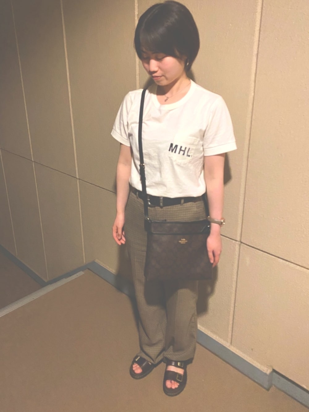 「カジュアルコーデ、MARGARET HOWEEL、GU、Dr.Martens、GUCCI、COACH、furla、おしゃれさんと繋がりたい」｜「MARGARET HOWELLのアイテム（Tシャツ/カットソー、ホワイト系）」を使った、tomoka☺︎さん（レディース・155cm）の春コーディネートの1枚目の写真