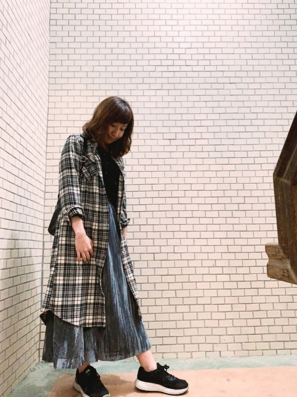 「dresseum、荒唐荒唐、絲絨裙、ドレジアム、dresseumコーデ、once upon a time、ベルベット、格紋、格子柄、格好いい女の子スタイル」｜「ONCE UPON A TIMEの荒唐荒唐｜絲絨細摺鬆緊長裙・銀灰（スカート、グレー系）」を使った、Maureenさん（レディース・155cm）の春コーディネートの1枚目の写真