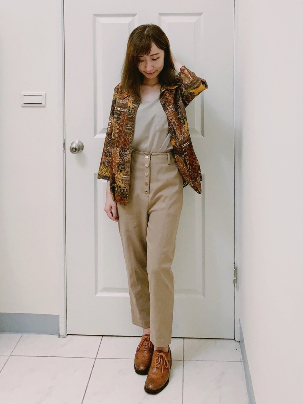 「古着、古着コーデ、ドレジアム、オックスフォード、低身長、低身長コーデ、dresseum、vintage、beige、oxford」｜「ONCE UPON A TIMEの書蟲艾瑪｜單排扣卡其西裝褲（パンツ、ベージュ系）」を使った、Maureenさん（レディース・155cm）の夏コーディネートの1枚目の写真
