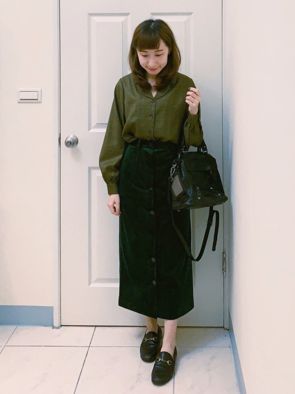 「dresseum、once upon a time、shirts、long skirt、check、ドレジアム、シャツ、チェック、チェックシャツ、スカート」｜「Rocke Girlのアイテム（ローファー、ブラック系）」を使った、Maureenさん（レディース・155cm）の春コーディネートの1枚目の写真